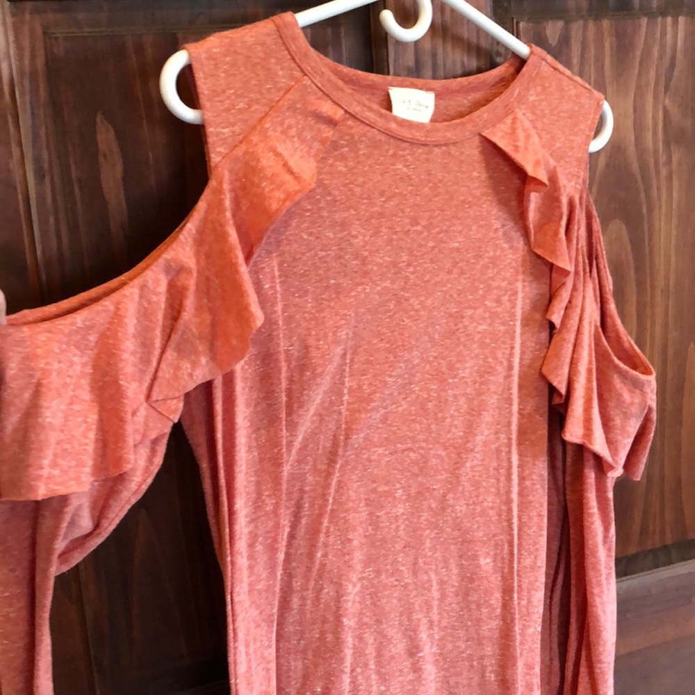 Open shoulder top